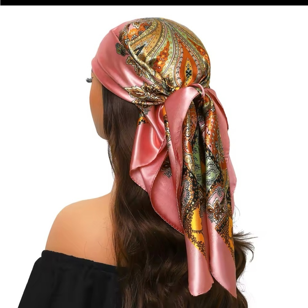 Pink Ornate Wrap with Intricate Design
0171